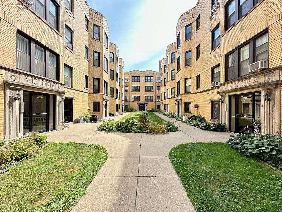 1st image of 3819.5 N Greenview Ave #W2