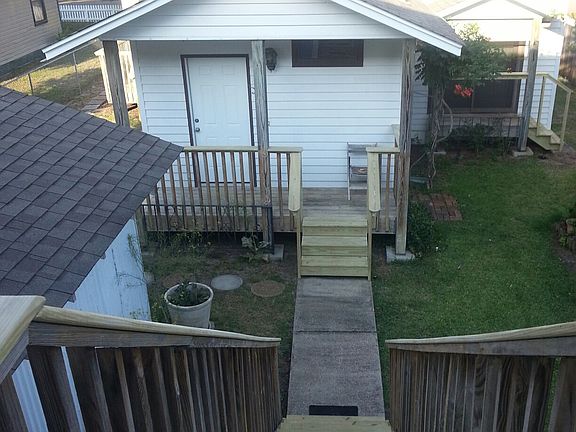 3rd image of 305 S Valencia Ave