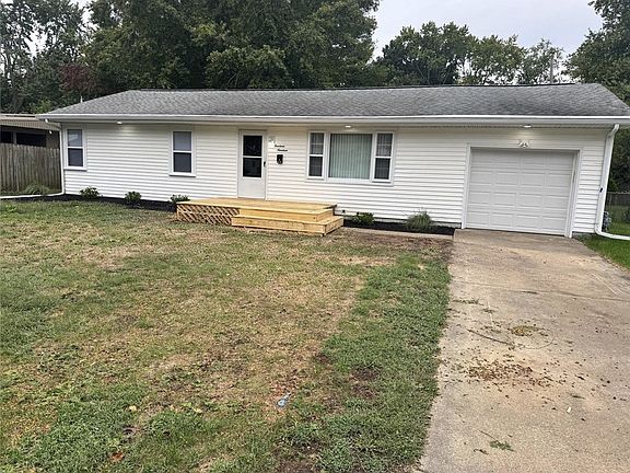2nd image of 1419 Cambridge Dr