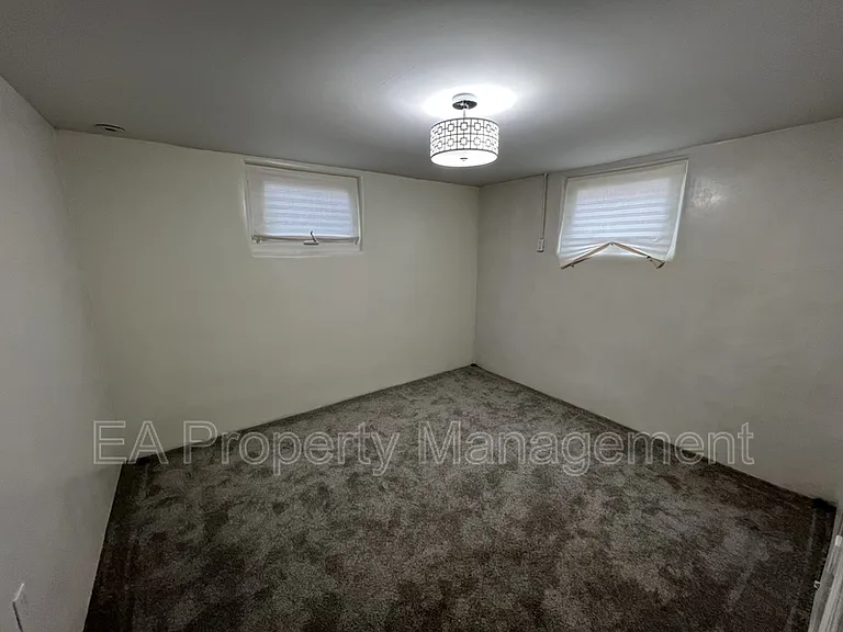 411 Wellesley Dr SE — Photo 22