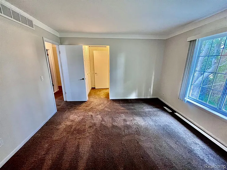 448 Fox Hills Dr S #8 — Photo 11