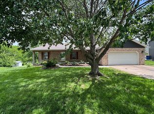 7 Jason Ridge Dr, Washington, MO 63090