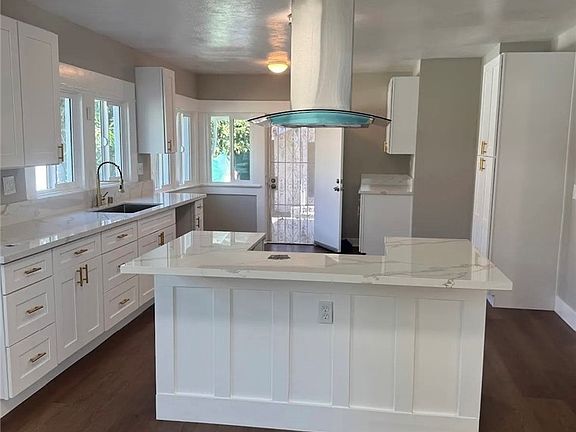 4th image of 2022 W 31st St