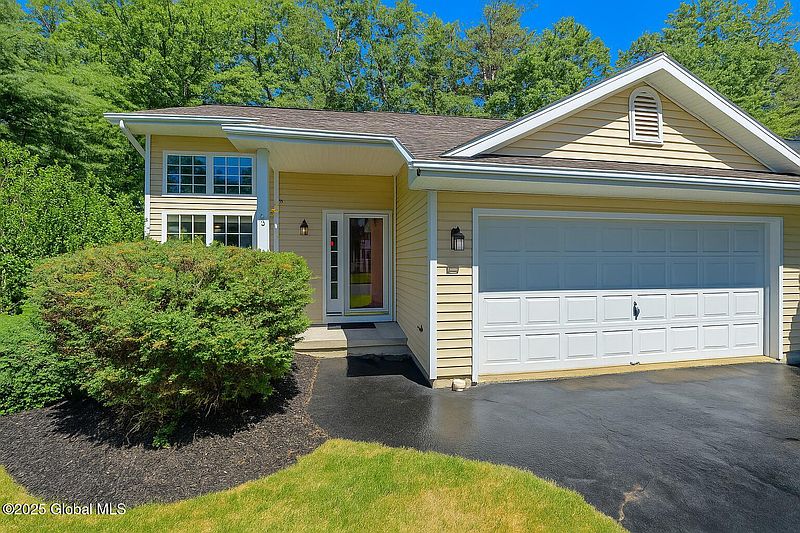 3rd image of 28 Woodthrush Court