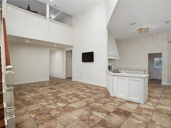 3rd image of 1363 Garden Dr