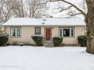 318 Meadow Ln, Lake Zurich, IL 60047