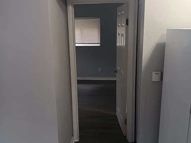 604 W Grand Ave #4 — Photo 6