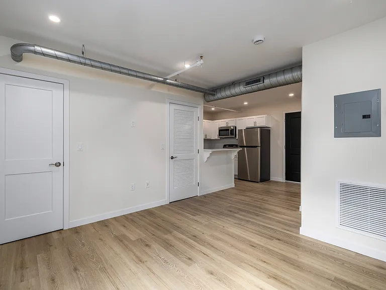 584 Main St #I — Photo 2