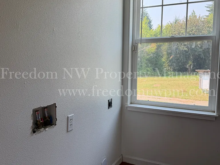 998 Burnt Ridge Rd — Photo 20