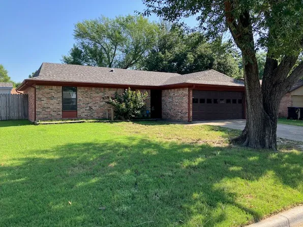 1704 Bordeaux Ln, Greenville, TX 75402