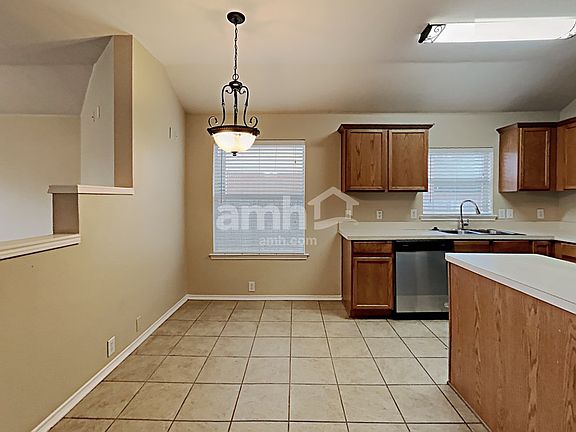 4th image of 3002 Marigold Dr