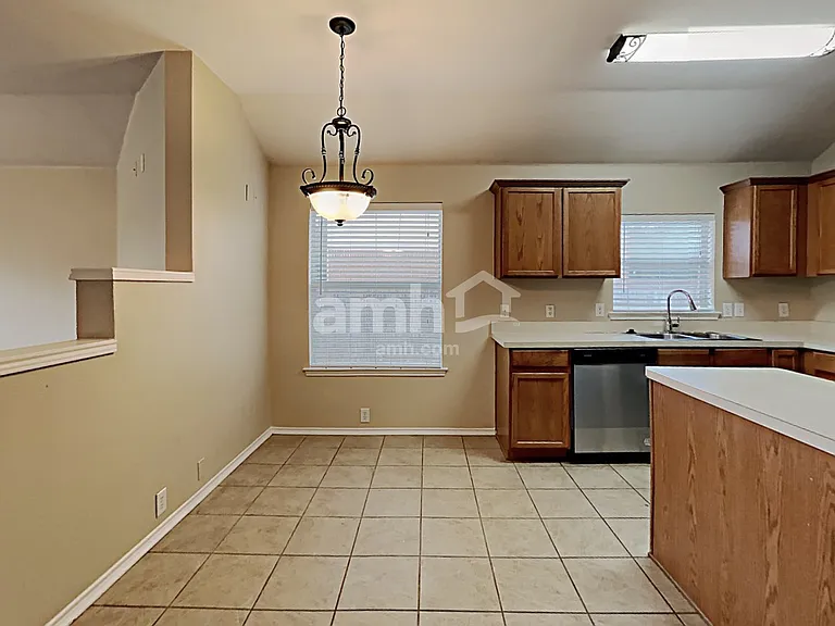 3002 Marigold Dr — Photo 4