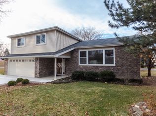2200 Midhurst Rd, Downers Grove, IL 60516