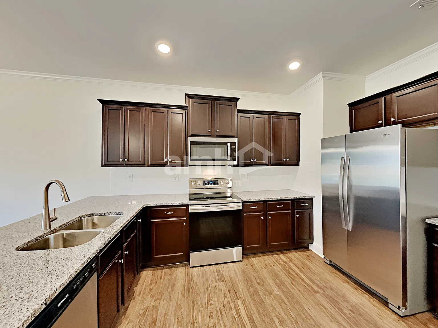 3 bed, 2.5 bath, 1940 sqft, $2,355 — Photo 3
