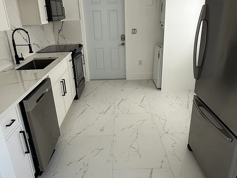 1072 N Alhambra Cir #A — Photo 3