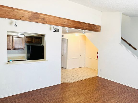 4th image of 1320 Bluffview Dr APT D