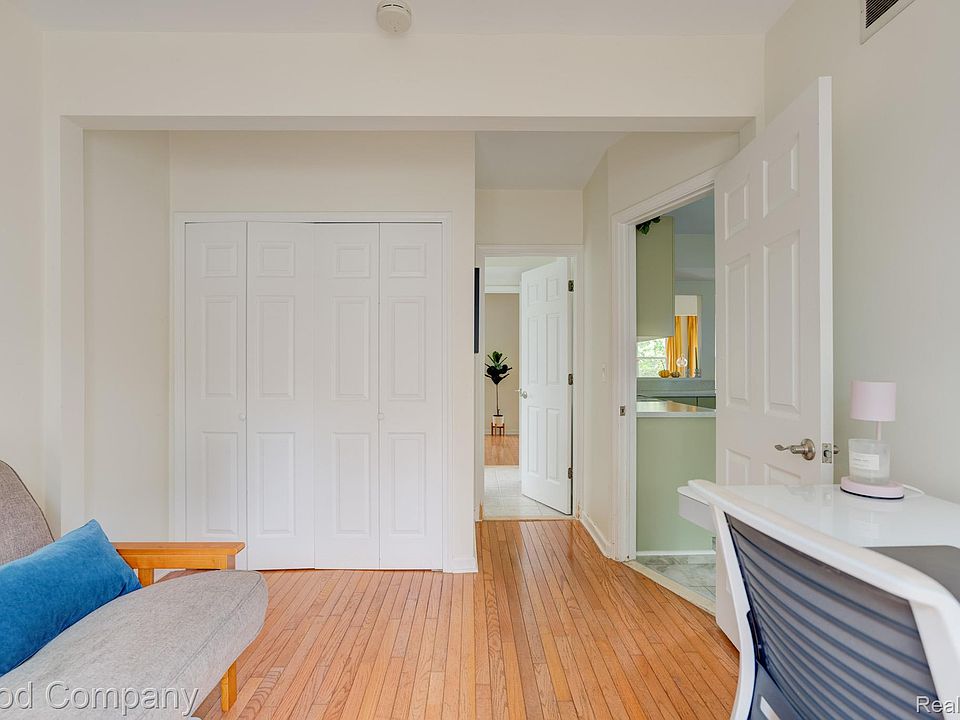 1665 W Troy St, photo 23