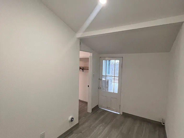 379 Hamilton St #B — Photo 12