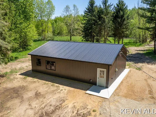 47153 36th Ave, Bangor, MI 49013