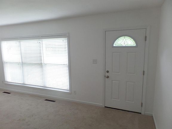 3rd image of 387 Sheridan Dr