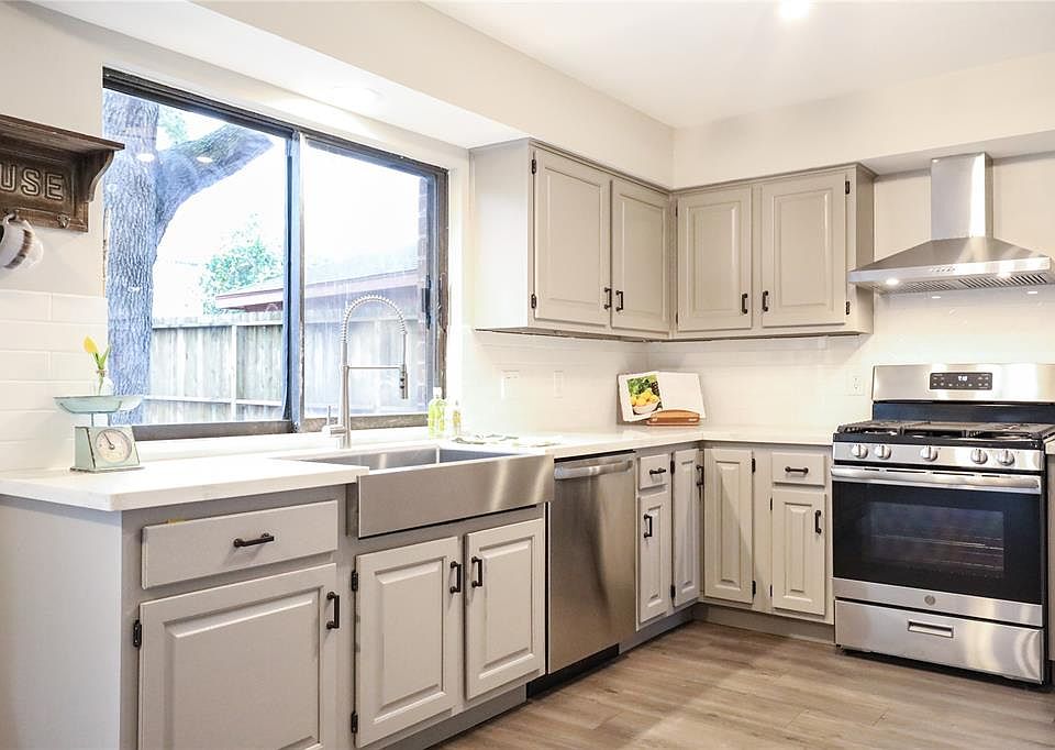 Modern farmhouse kitchen, quartz countertops, all new appliances, subway tile.