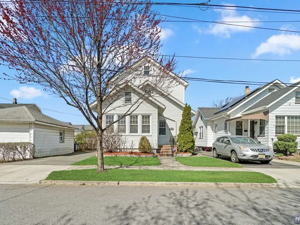 445 Oak St, Lyndhurst, NJ 07071