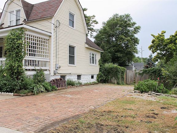 3rd image of 604 Grand Ave