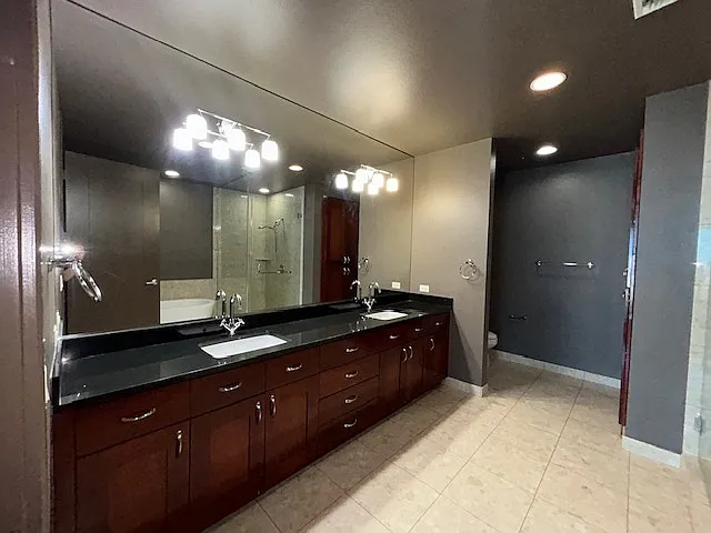 4525 Dean Martin Dr — Photo 16