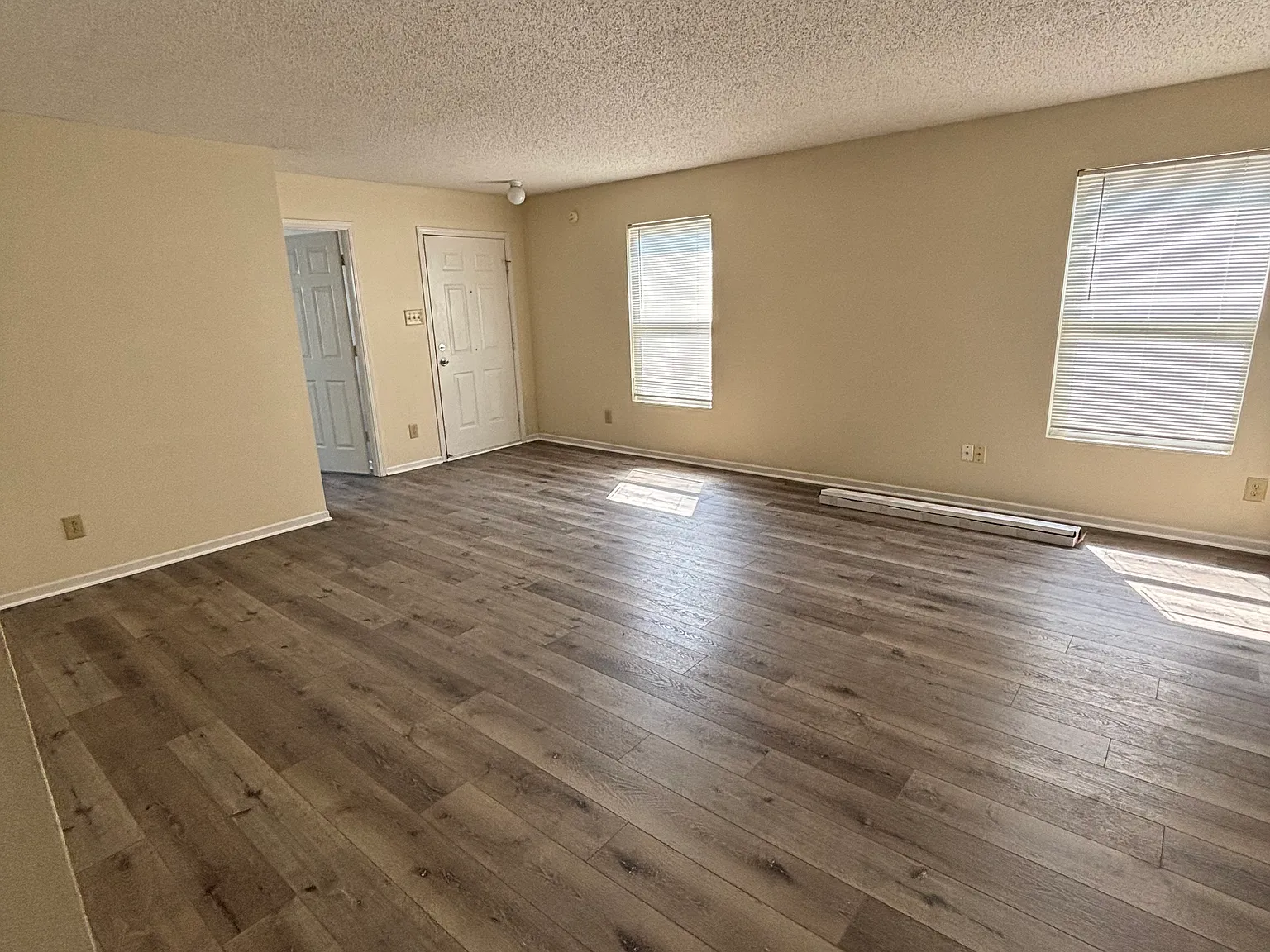 3 bed, 1264 sqft, $1,600 — Photo 2