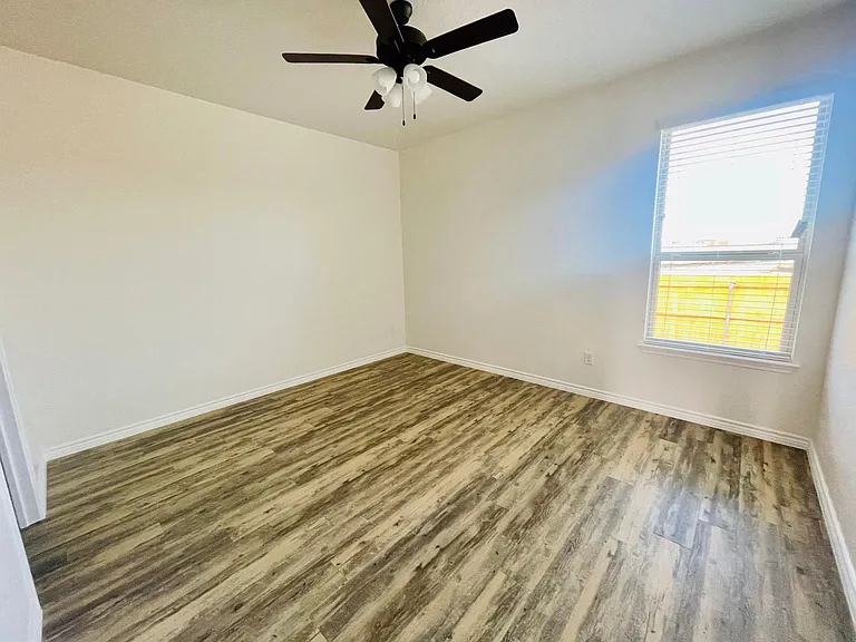 4919 Rose Garden Loop — Photo 5
