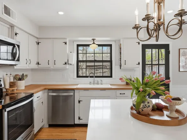 1605 Stanford Dr, Columbia, MO 65203