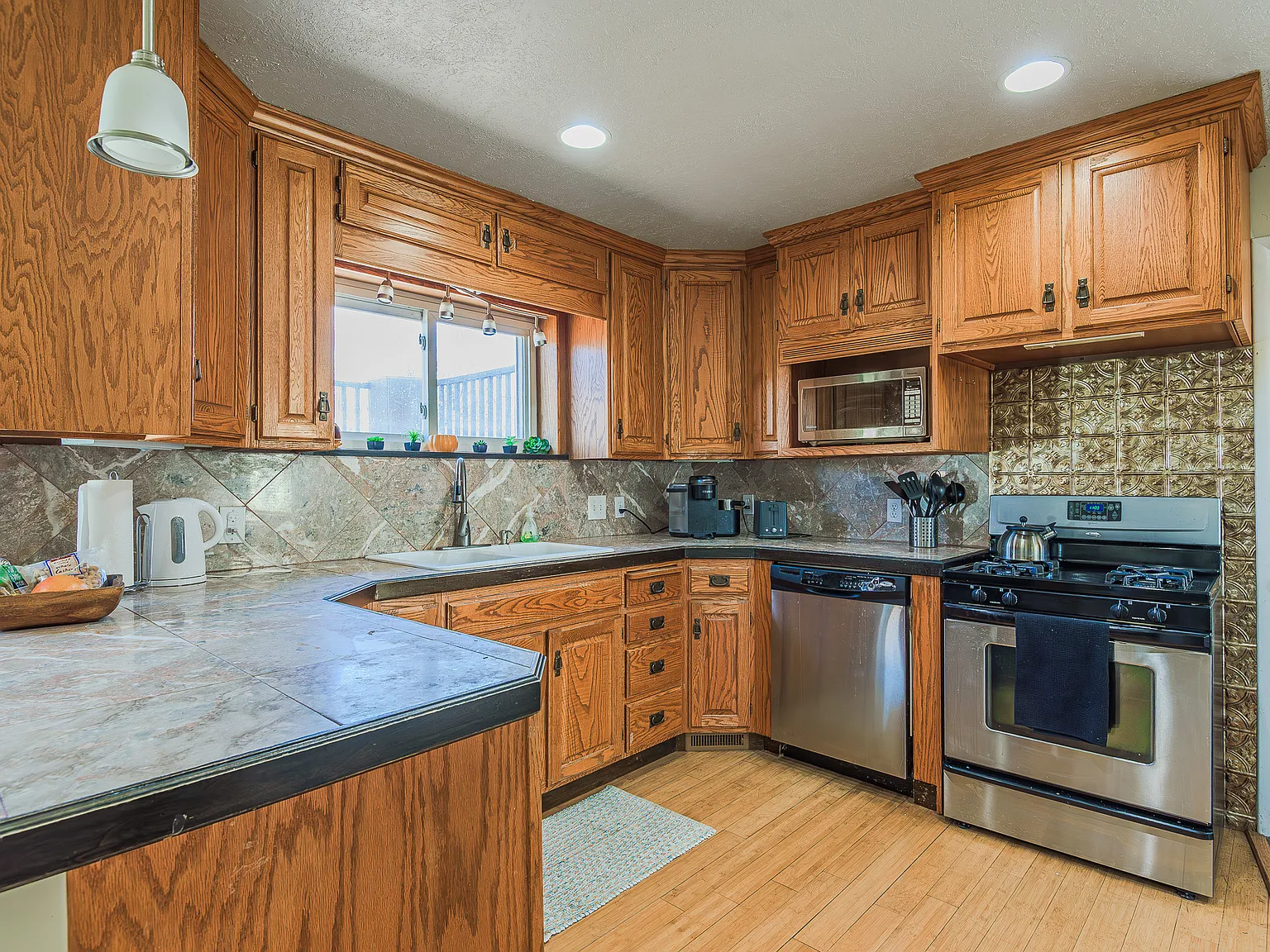 3 bed, $2,500 — Photo 2