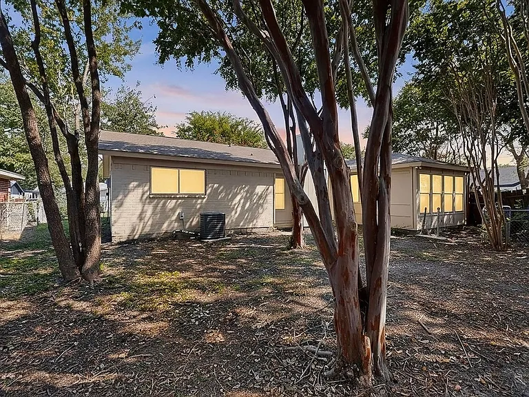 140 Trout St — Photo 43