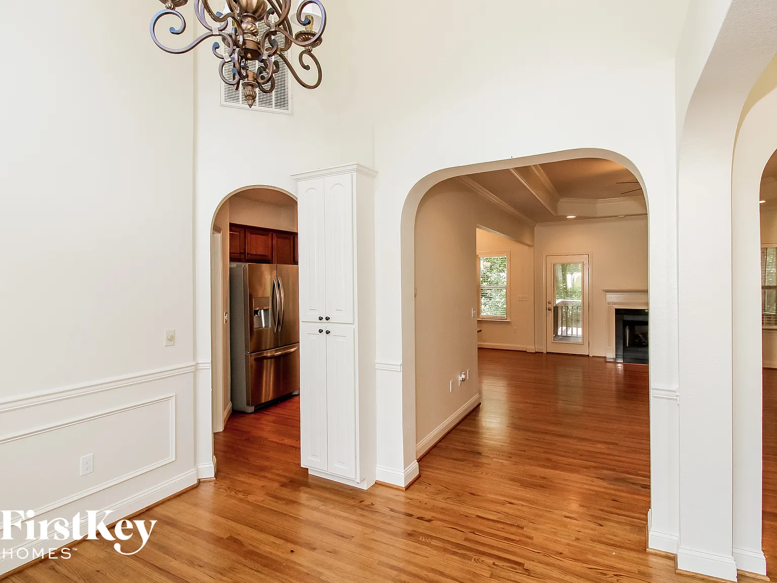 3 bed, 2.5 bath, 2340 sqft, $5,615 — Photo 3