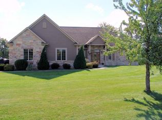 185 Hunters Xing S, Slinger, WI 53086