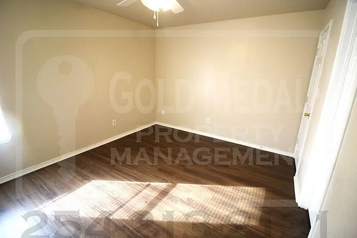 3304 Barcelona Dr — Photo 11