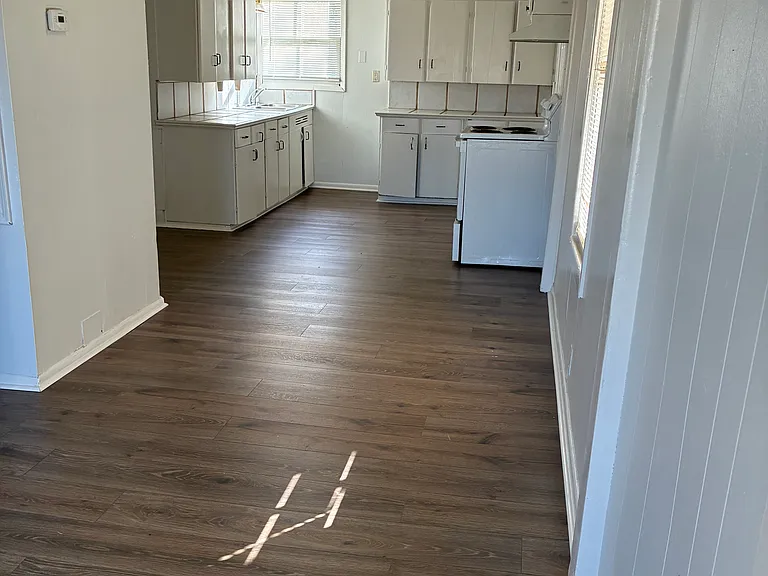 221 Dear St — Photo 2
