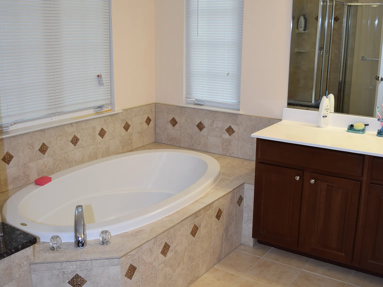 4 bed, 4.5 bath, 4320 sqft, $4,450 — Photo 3