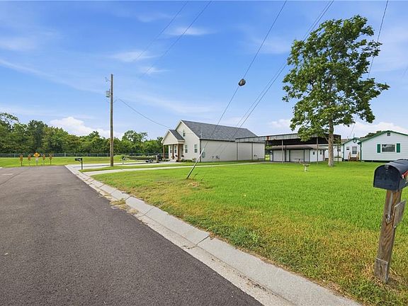 4th image of 204 Overseas Ave