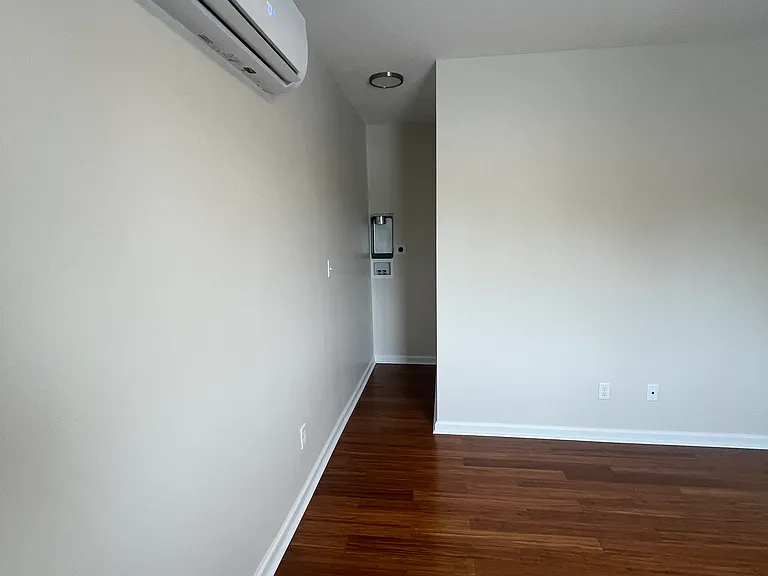 151 N Bardstown Rd — Photo 7