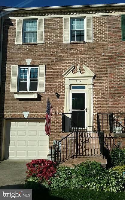 1st image of 956 Chesney Ln