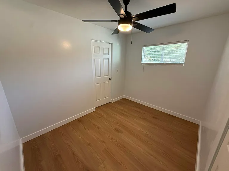 2206 W Vista Ave #B — Photo 17