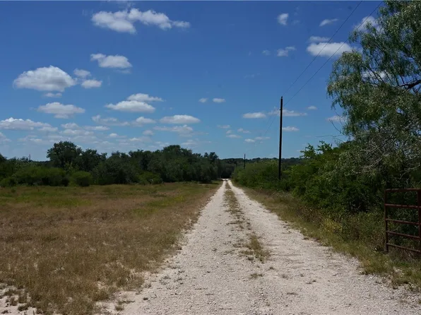 1641 Charco Rd, Beeville, TX 78102