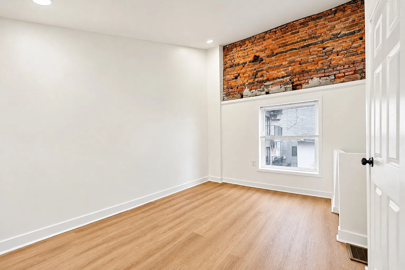 2 bed, 700 sqft, $1,700 — Photo 1