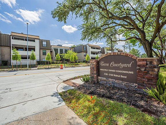4th image of 3100 Walnut Bend Ln #422