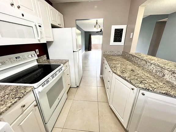 3rd image of 126 Sparrow Drive #17b