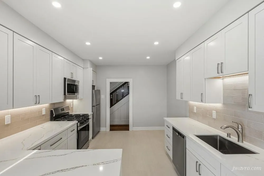 Remodeled Spacious Sunset Home w/ Yard! Must See! — Photo 2