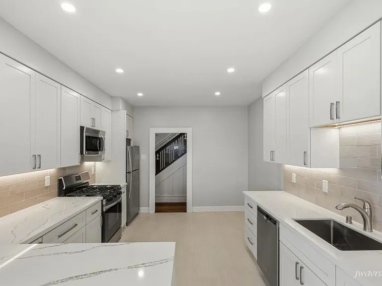 1243 37th Ave — Photo 3