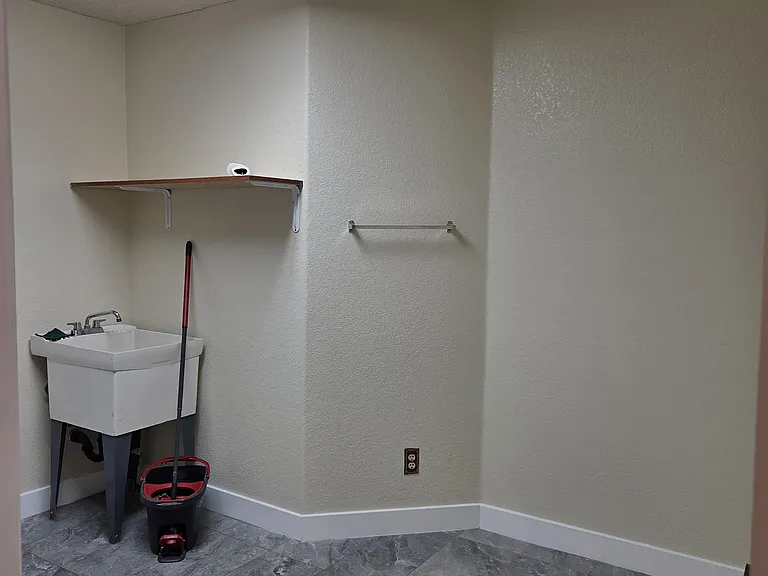 1823 Ruby Ln — Photo 17