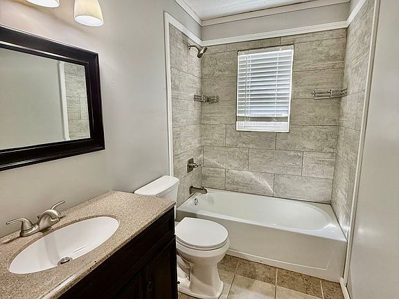 5th image of 709 N Holly St
